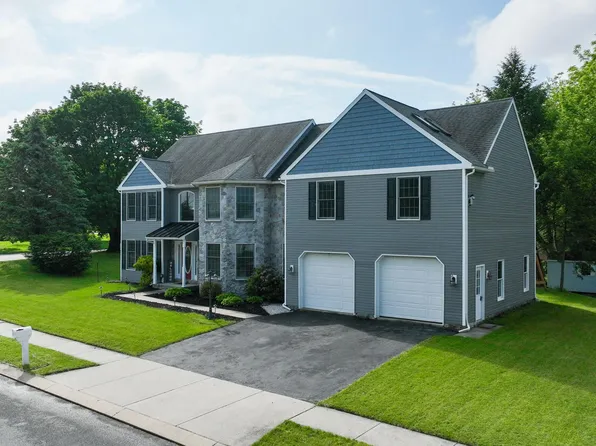 2461 Impala Dr, Ronks, PA 17572