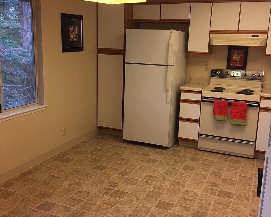 1st image of 4655 Nicol Cmn