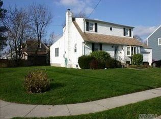 73 Arlyn Dr E, Massapequa, NY 11758