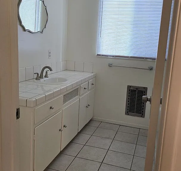 4743 Beverly Blvd — Photo 9