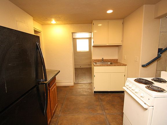 5th image of 128 N Hoff Ave APT 1