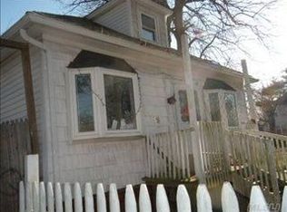 56 Redington St, Bay Shore, NY 11706