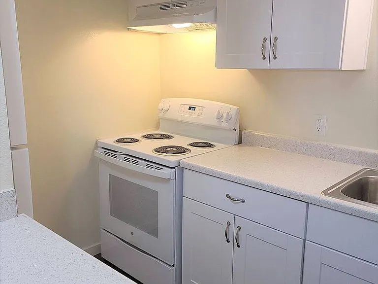 614 Grand Ave — Photo 7