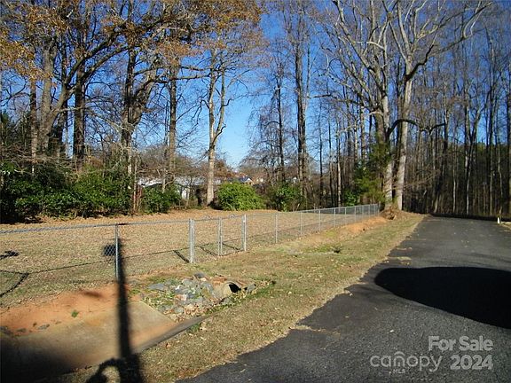 3rd image of 0 Pine St
