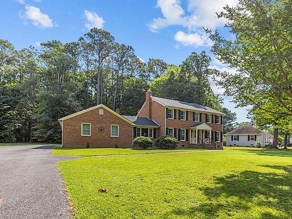 3rd image of 124 Beechwood Dr