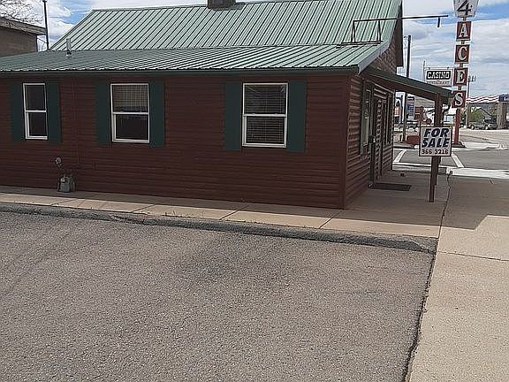 2nd image of 414 1st Ave N