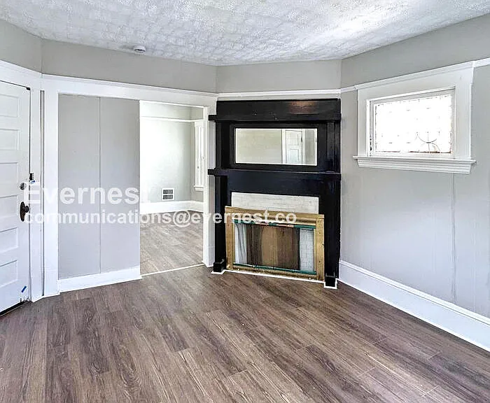 2216 E 82nd St — Photo 15