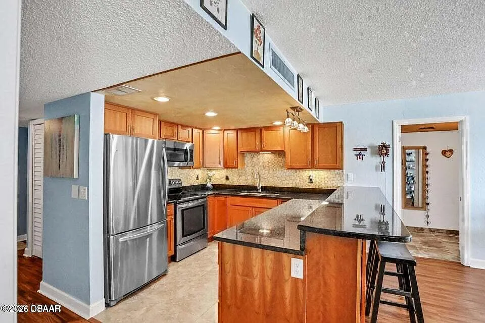 3 bed, 3.0 bath, 1458 sqft, $3,400 — Photo 2