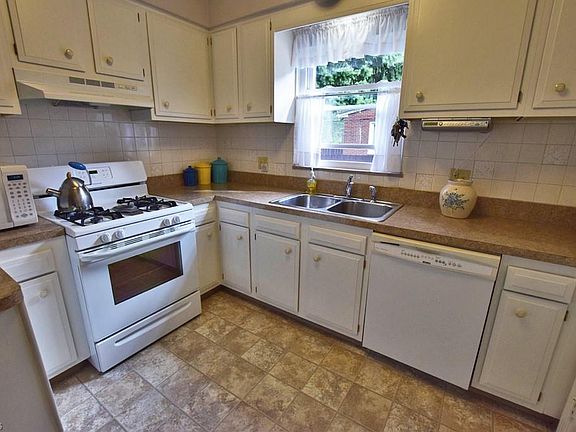 5th image of 24055 Glenbrook Blvd