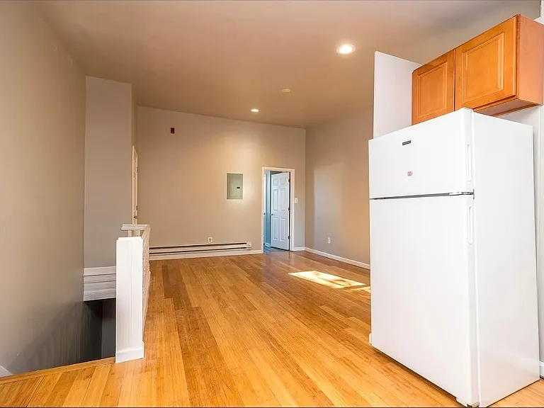 4542 Wayne Ave #3 — Photo 2