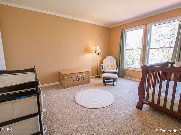 3rd image of 3918 Oakcrest Ct SE