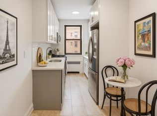 2 Town House Pl APT 2K, Great Neck, NY 11021