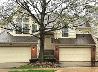 121 Ione Dr UNIT B, South Elgin, IL 60177