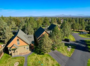 8751 Cliff Swallow Dr, Redmond, OR 97756