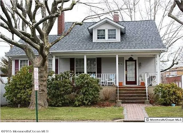 313 Main St photo 1
