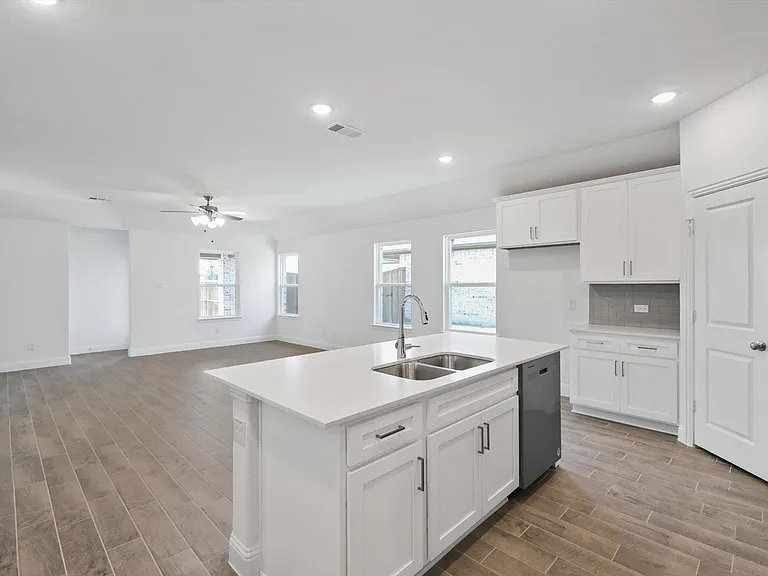 517 Amenduni Ln — Photo 7