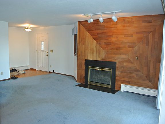 Entry & Living Area