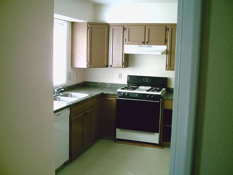 204 S Forest Dr #24 — Photo 6