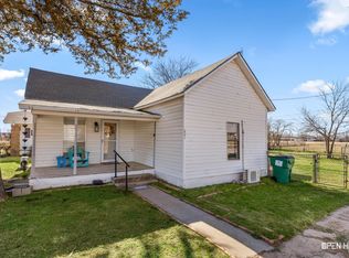 621 N Main St, Electra, TX 76360