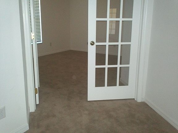 4th image of 366 Portal Ave
