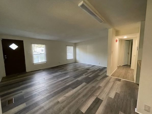 111 Plott Dr