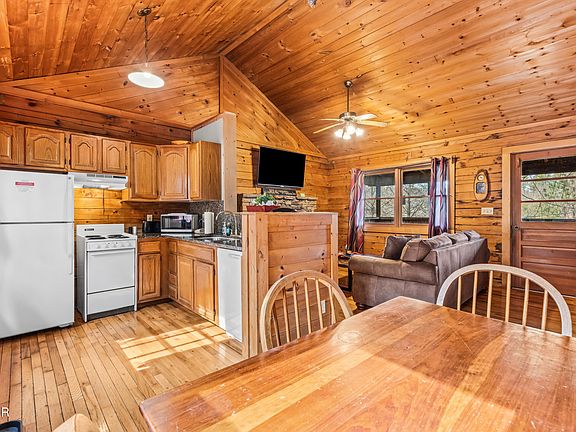 3rd image of 1716 Ridgecrest Dr