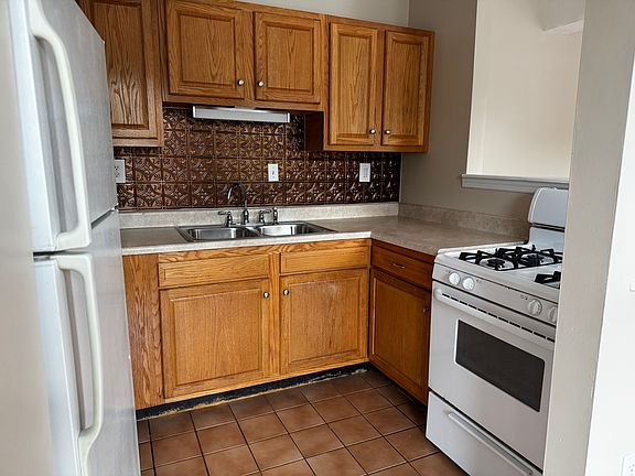 5th image of 27 W Strand St APT 2A