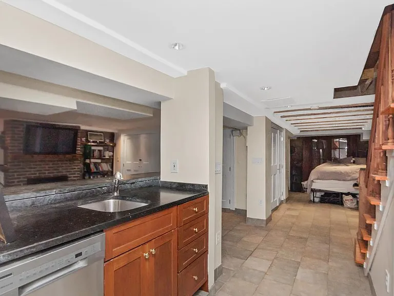 249 Bunker Hill St #B — Photo 6