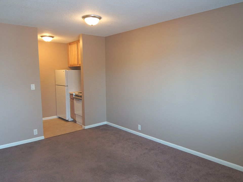 1st image of 1810 E St APT 203