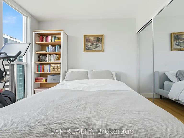 230 King St E #Penthouse 20 — Photo 23