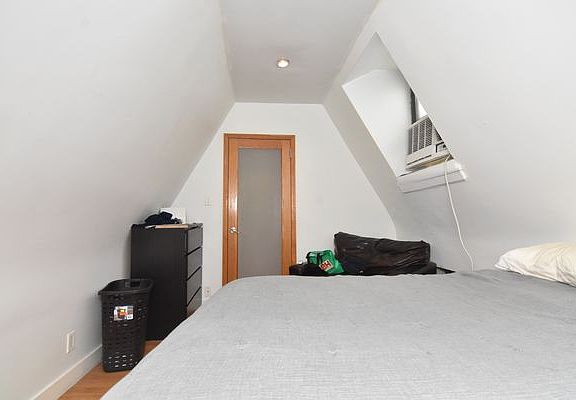4th image of 731 Saint Nicholas Ave