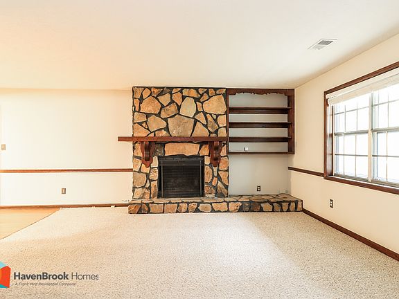 3rd image of 2443 Hillboro Cir