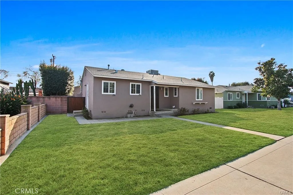 Building Photo - 742 W Orangethorpe Ave