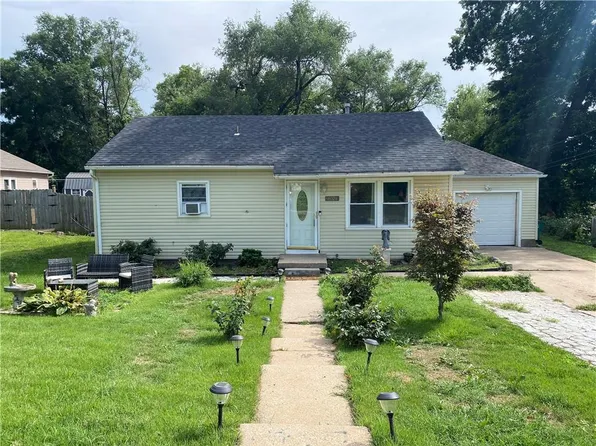 8021 Barnett Ave, Kansas City, KS 66112