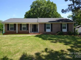7507 Thorncliff Dr, Charlotte, NC 28210