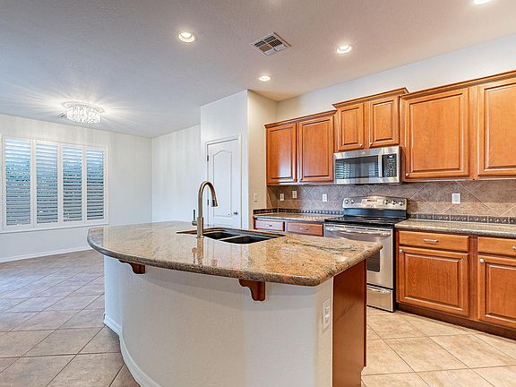 3rd image of 289 W Balsam Dr