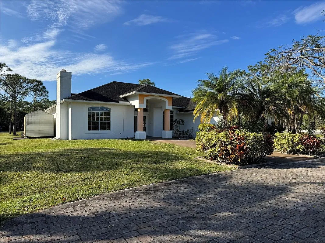 3 bed, 2.0 bath, 2403 sqft, $4,000 — Photo 2