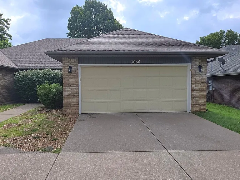 3056 S Fort Ave — Photo 1