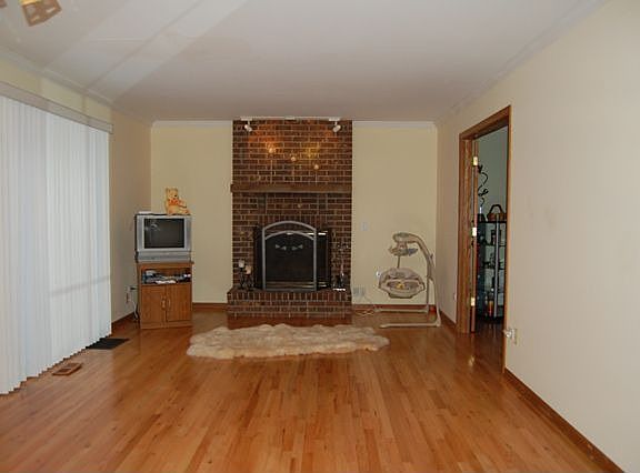 3rd image of 1910 Beechwood Ave