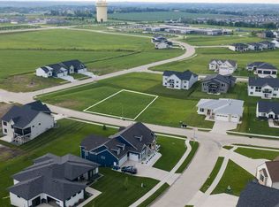 17204 Springbrook Trl, Waukee, IA 50263