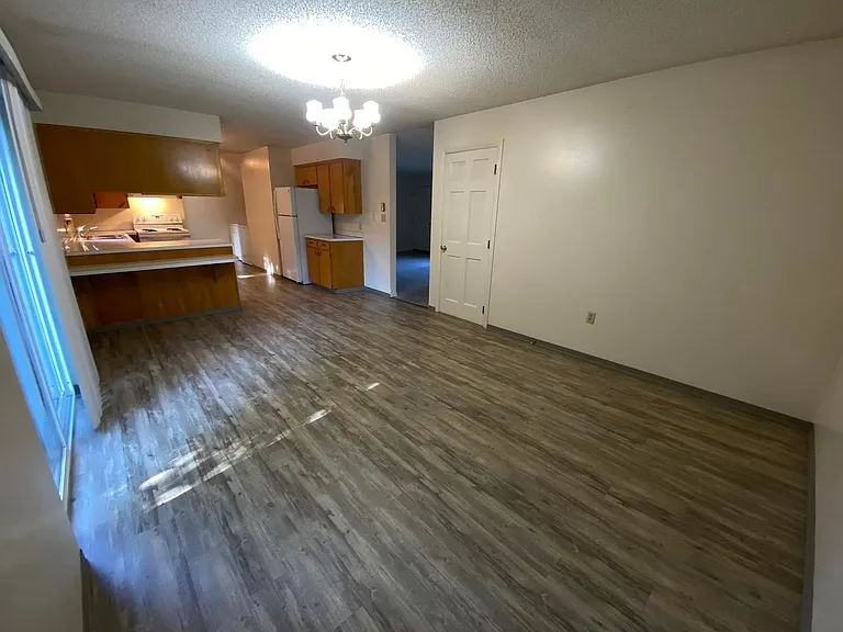 1404 N Brook Ct — Photo 8