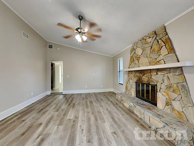 804 Elmwood St — Photo 3