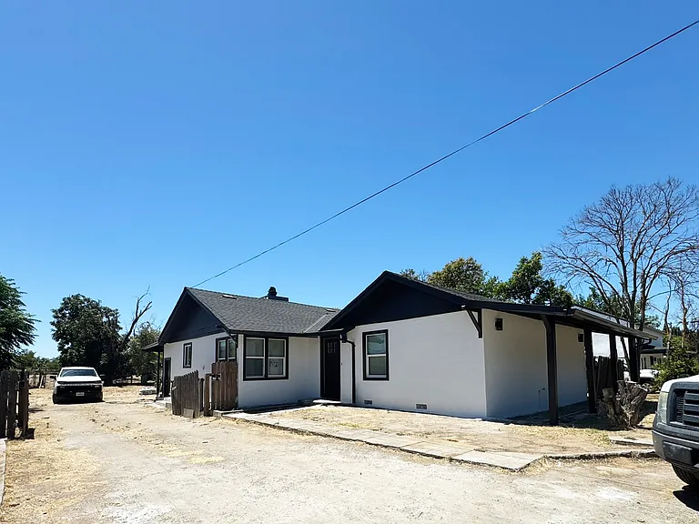 2410 River Rd — Photo 2