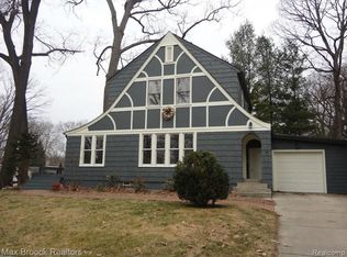 1668 Inverness St, Sylvan Lake, MI 48320