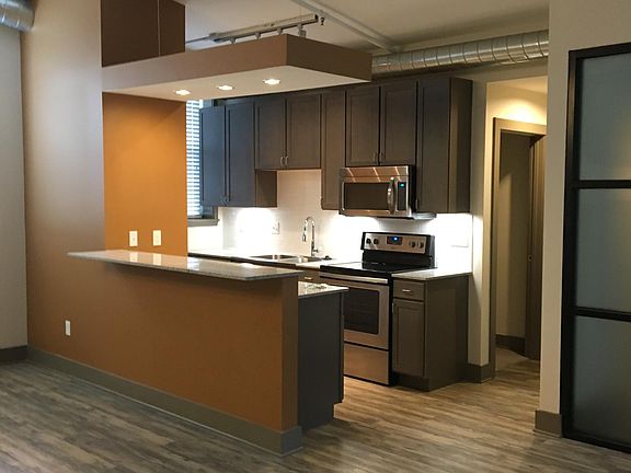 2nd image of 3525 Broadway Blvd