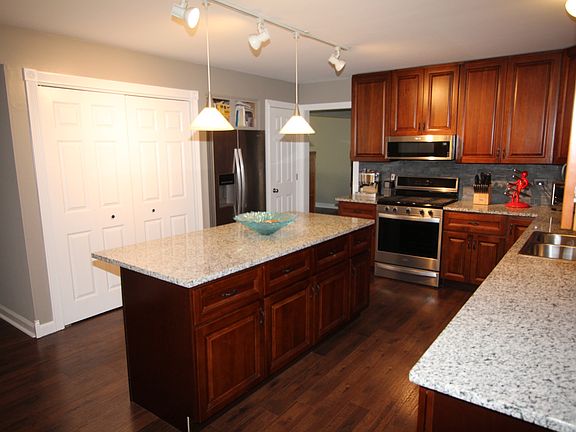 5th image of 431 Barbary Ln