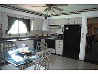 4th image of 124 Serran Dr