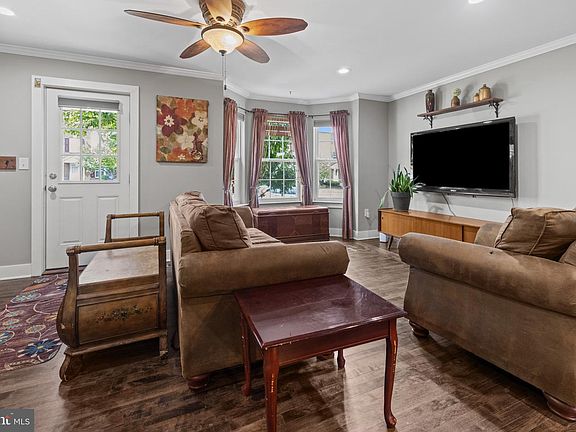 3rd image of 1051 Square Dr #3