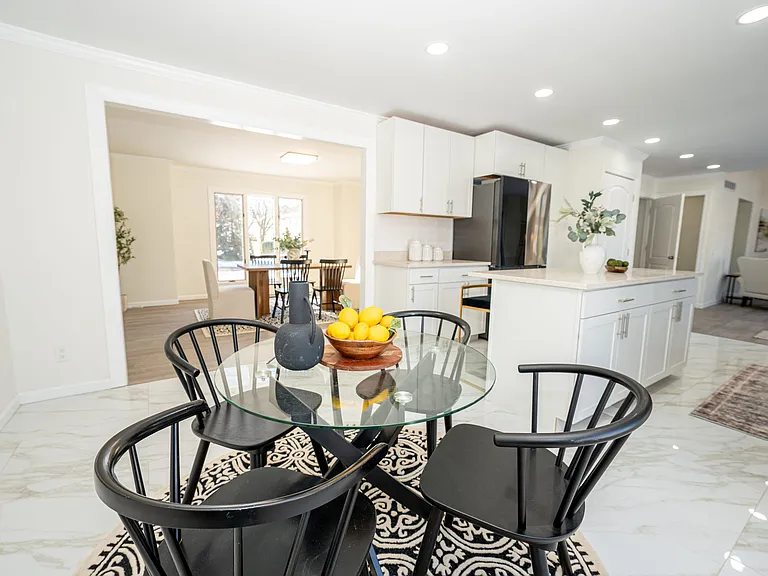 400 Tiburon Ln — Photo 3