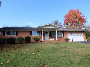 604 Hollyhill Rd, Johnson City, TN 37604